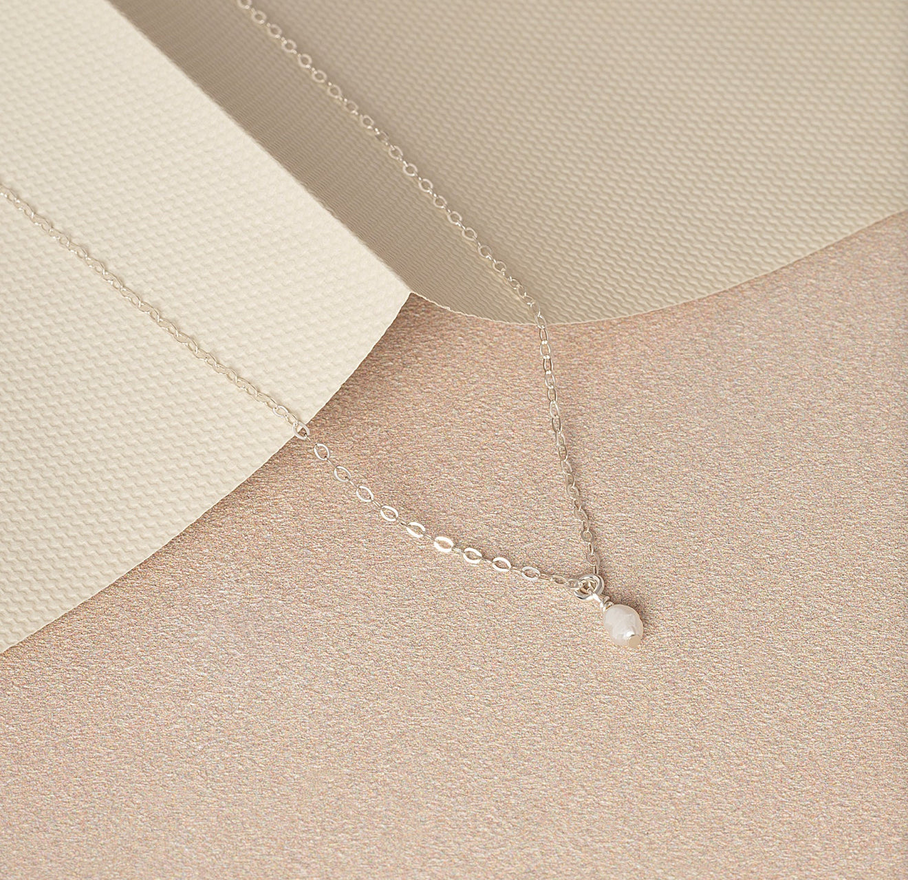 Minimal Water Pearl Necklace