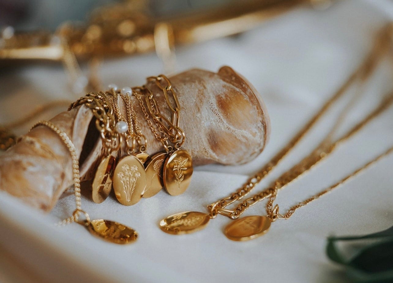 Oval Birth Flower Necklace