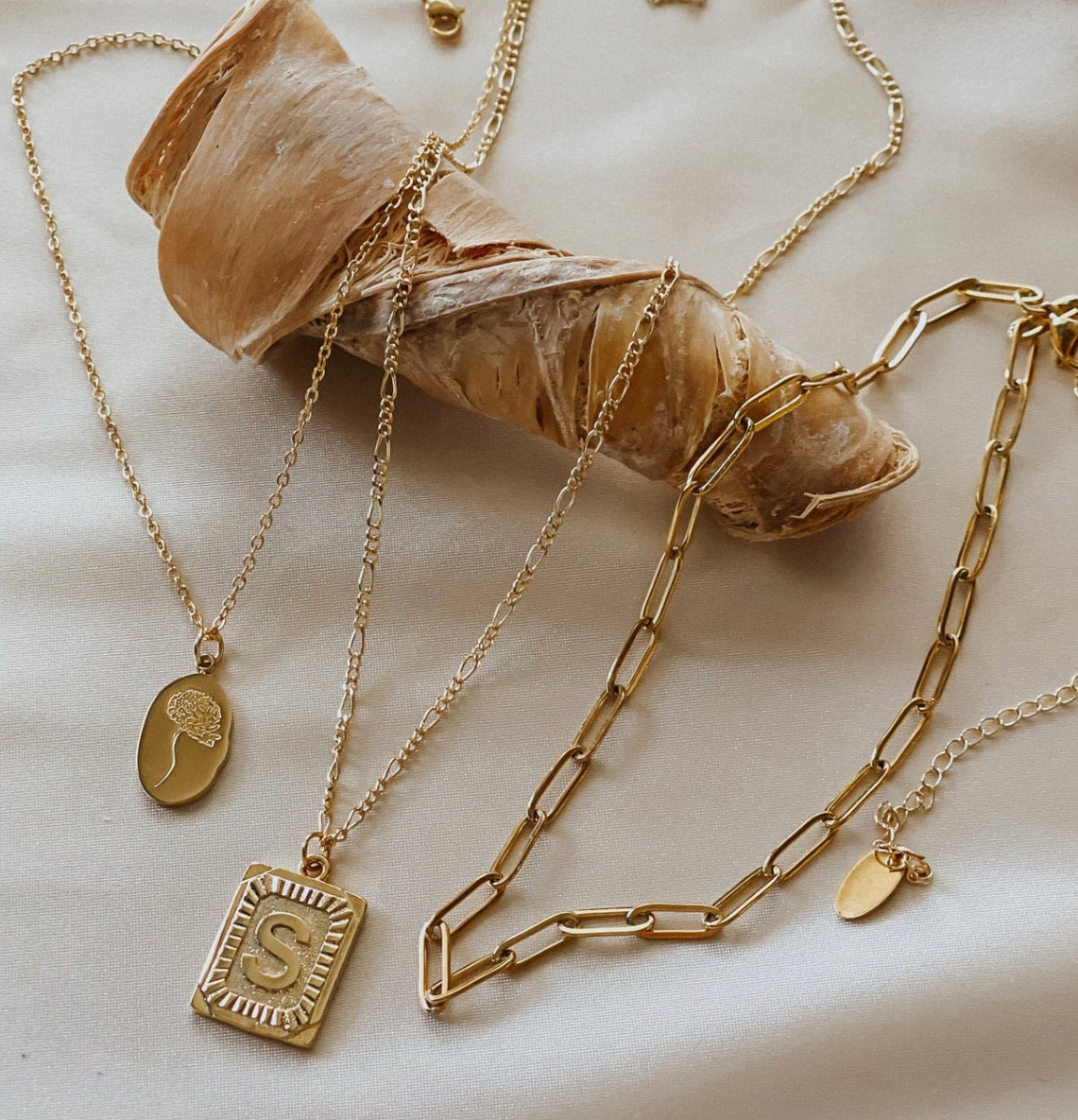 Oval Birth Flower Necklace