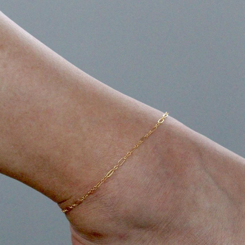 Sleek Gold Chain Anklet